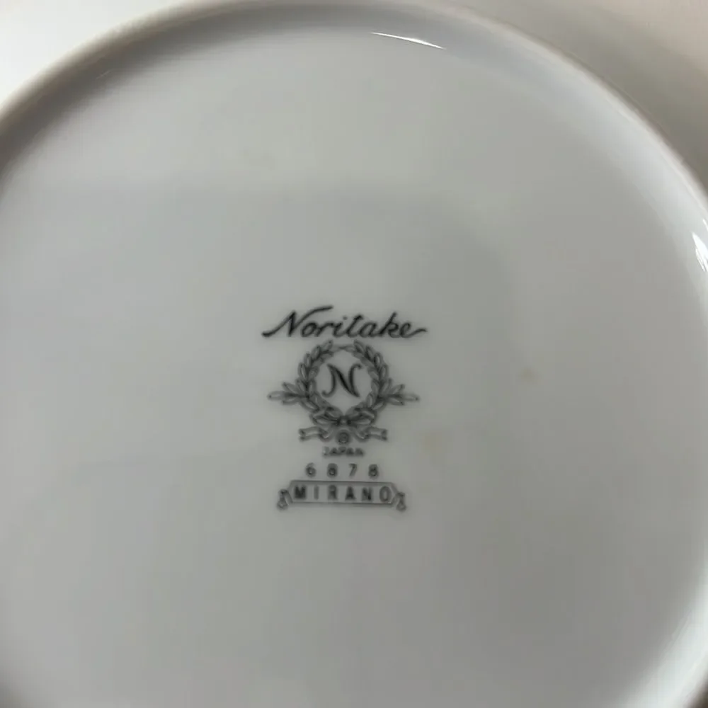 Noritake Soup Bowl White Silver Gray 7 1/4 Round 1 3/4 Tall Japan Mirano Floral